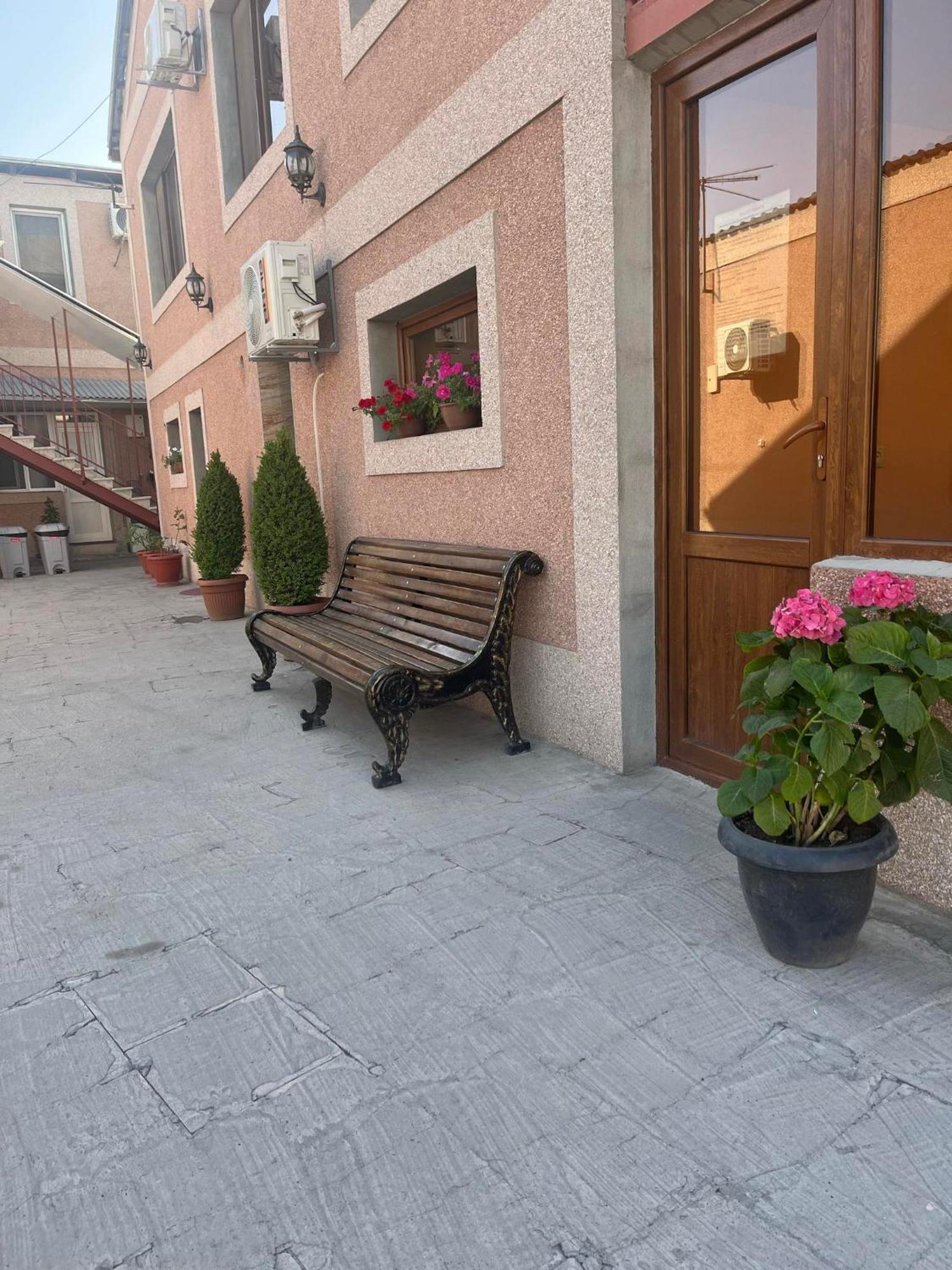 Styopa Hotel Yerevan Ngoại thất bức ảnh
