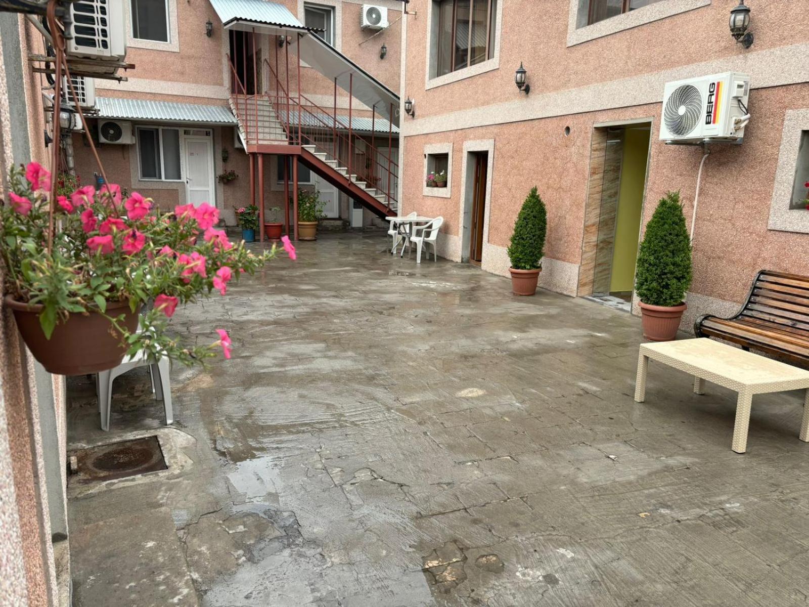 Styopa Hotel Yerevan Ngoại thất bức ảnh
